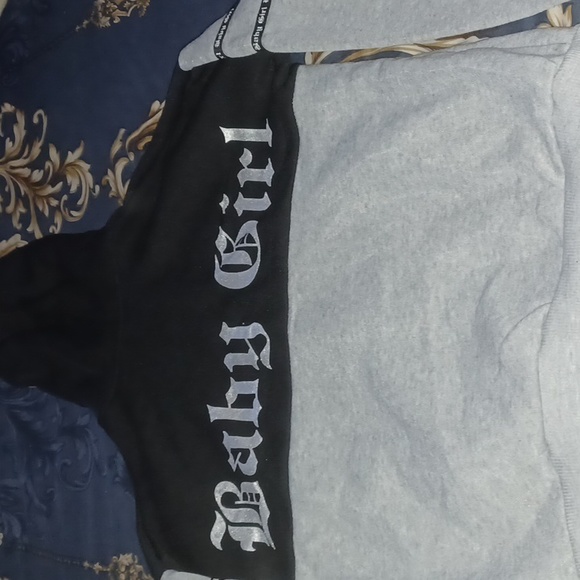 Sweater - Picture 3 of 4